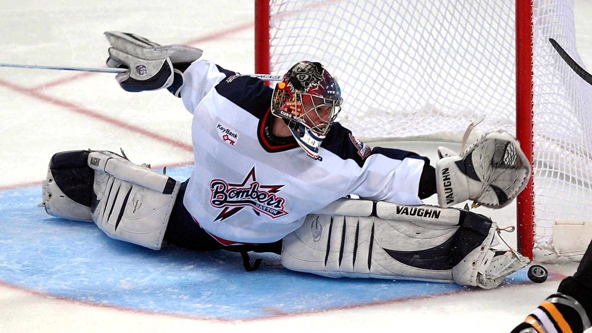 阿贾克斯在与PSV的关键战中3-2获胜,暂时止住颓势。前曼联前锋韦霍斯特回归荷甲,加盟阿贾克斯。